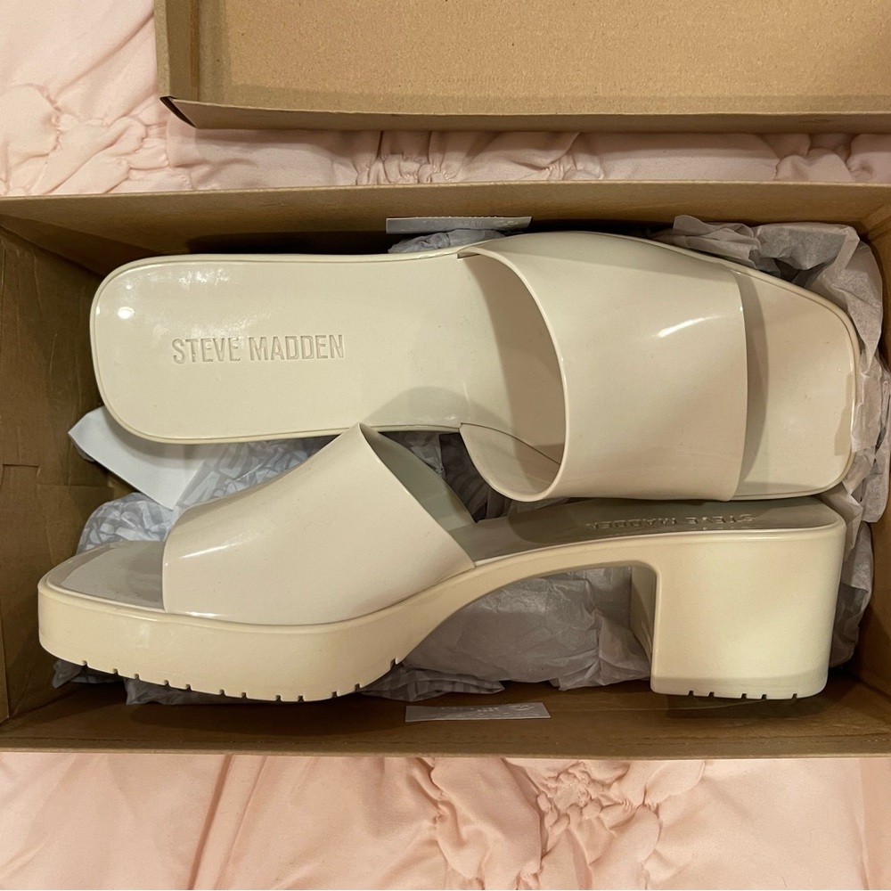 STEVE MADDEN sandals